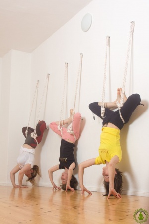 Yoga Charlottenburg Berlin - Rope Sirsasana